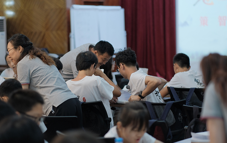 教育观察者——36位专业的心理导师团队全程24小时陪伴