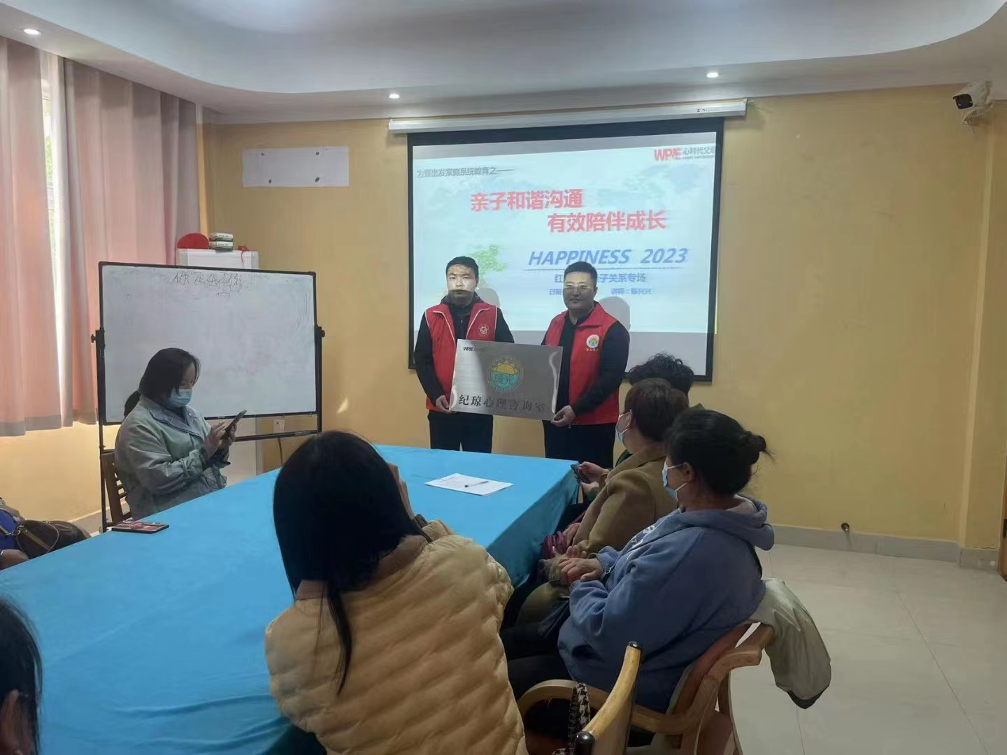 心时代‖郑州暖光社会工作服务中心❤月季公园心理咨询爱心便民服务站正式启动