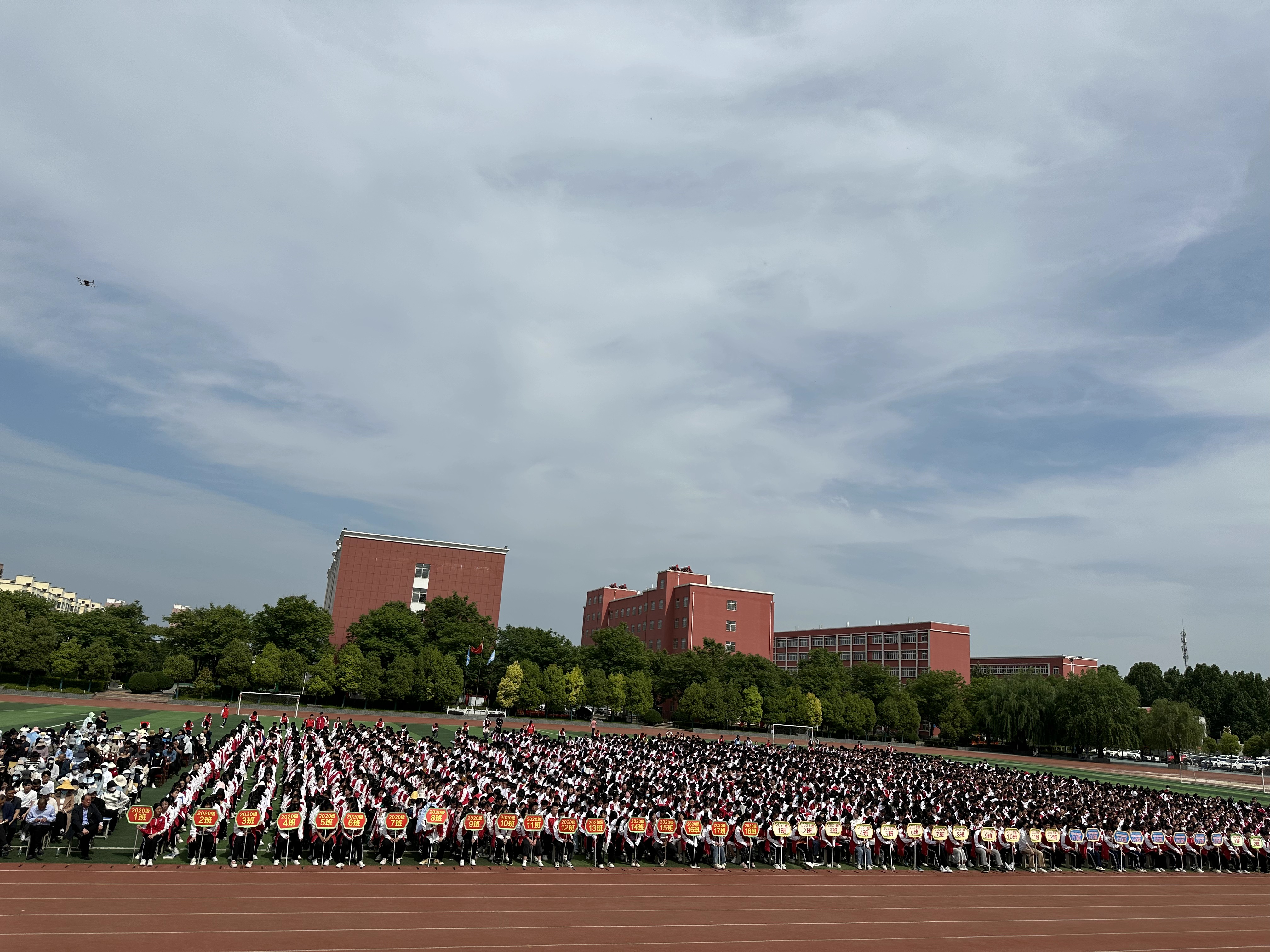 心时代课讯||漯河市召陵区教育局举办“知心 护心 养心”《拓宽心灵 无悔青春——高中生心理健康讲座》