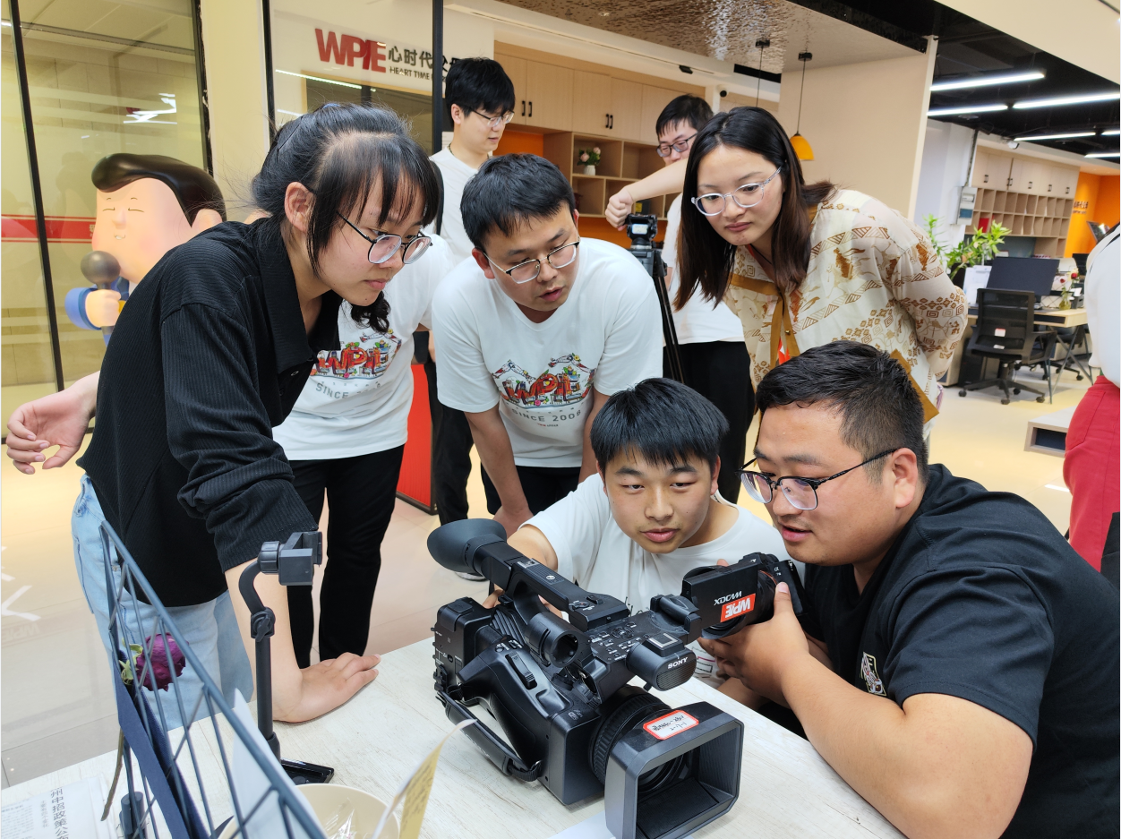 5月23日伙伴们学习使用索尼280摄像机