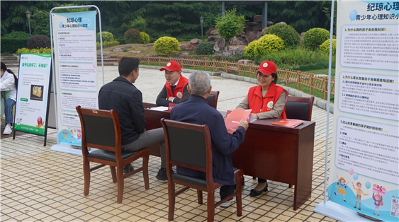 党团风采 || 郑州暖光社会工作服务中心党支部参加航海公园“五四青年节”活动