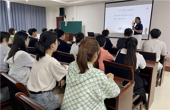 党团风采 || 郑州暖光社工党支部开展大学生职业生涯规划心理讲座