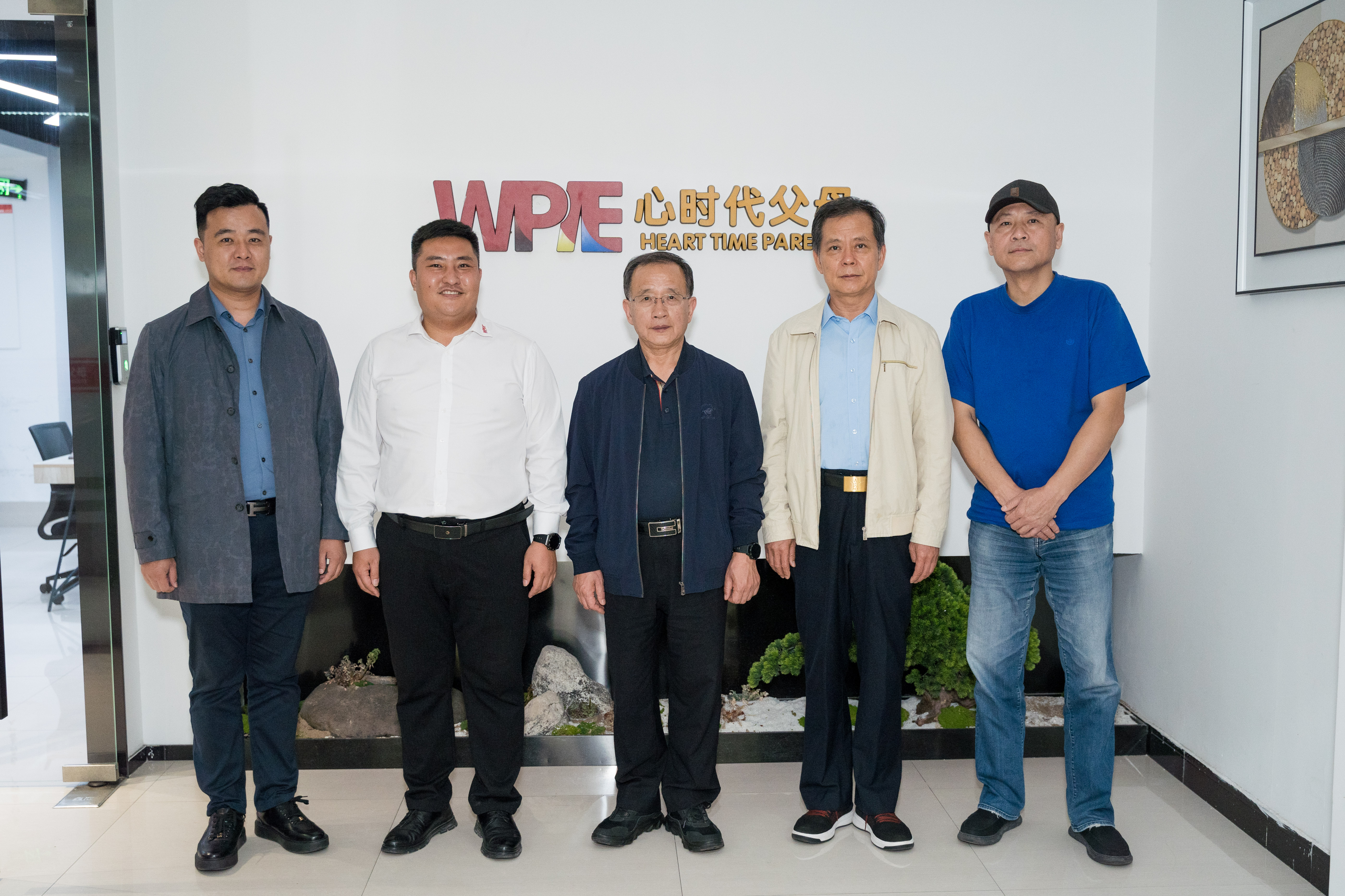 11月3日，南阳市原副市长郑茂杰同志莅临心时代，指导工作