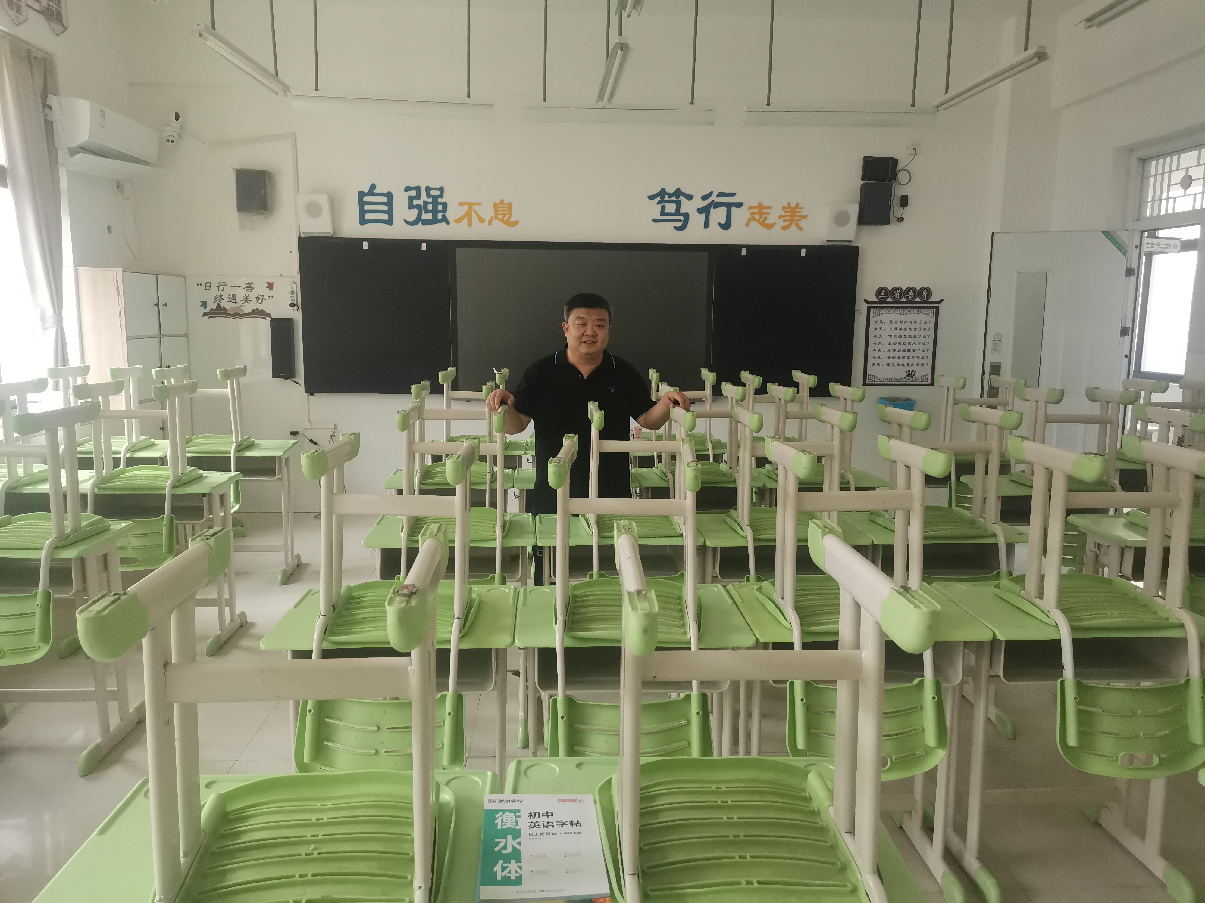 院长利用午休时间带领导师们实地勘察教学环境！