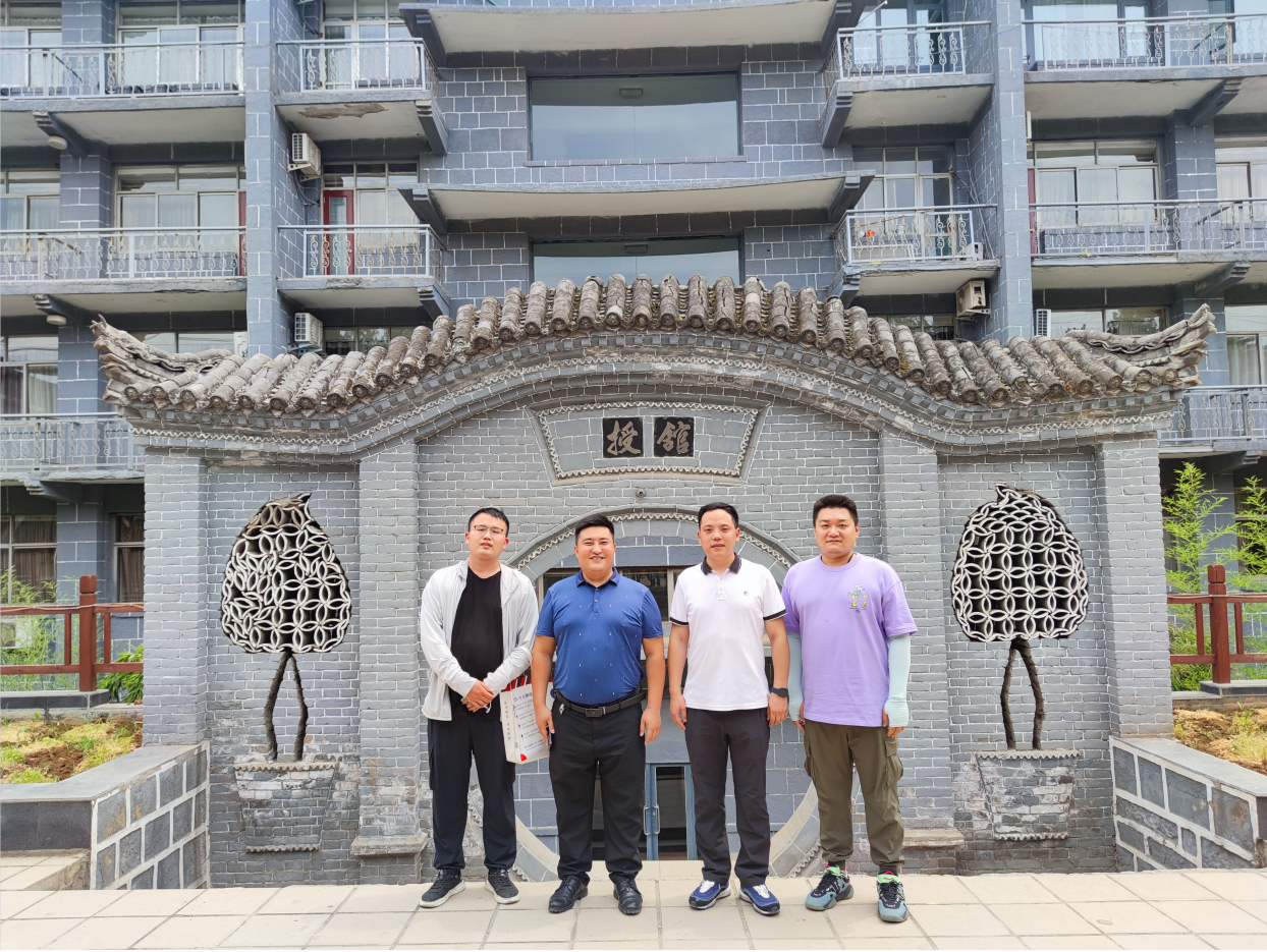 张总带领伙伴们勘察学能成长营基地！