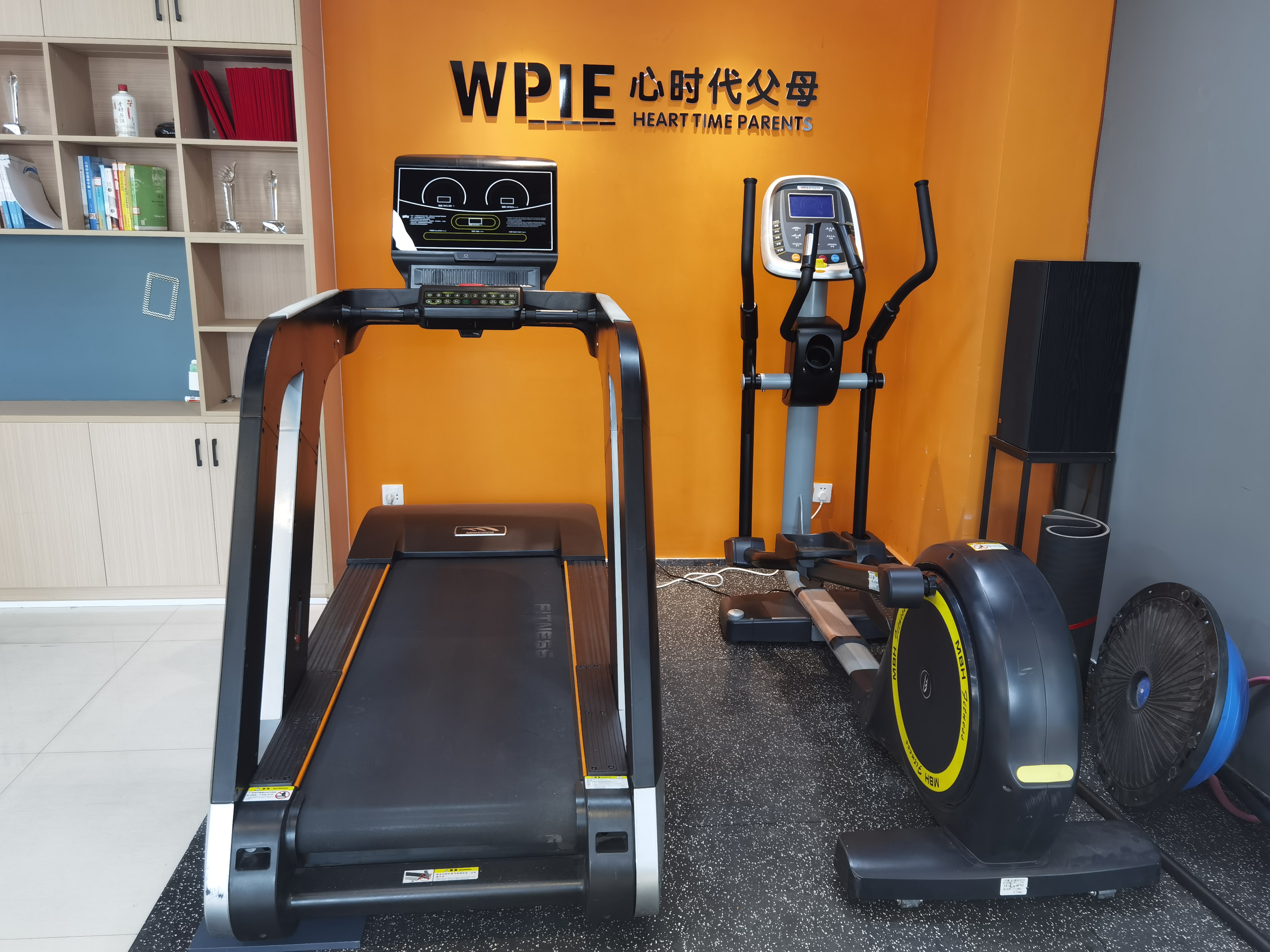心时代父母健身区建成，伙伴们可以在工作之余足不出户锻炼身体啦！