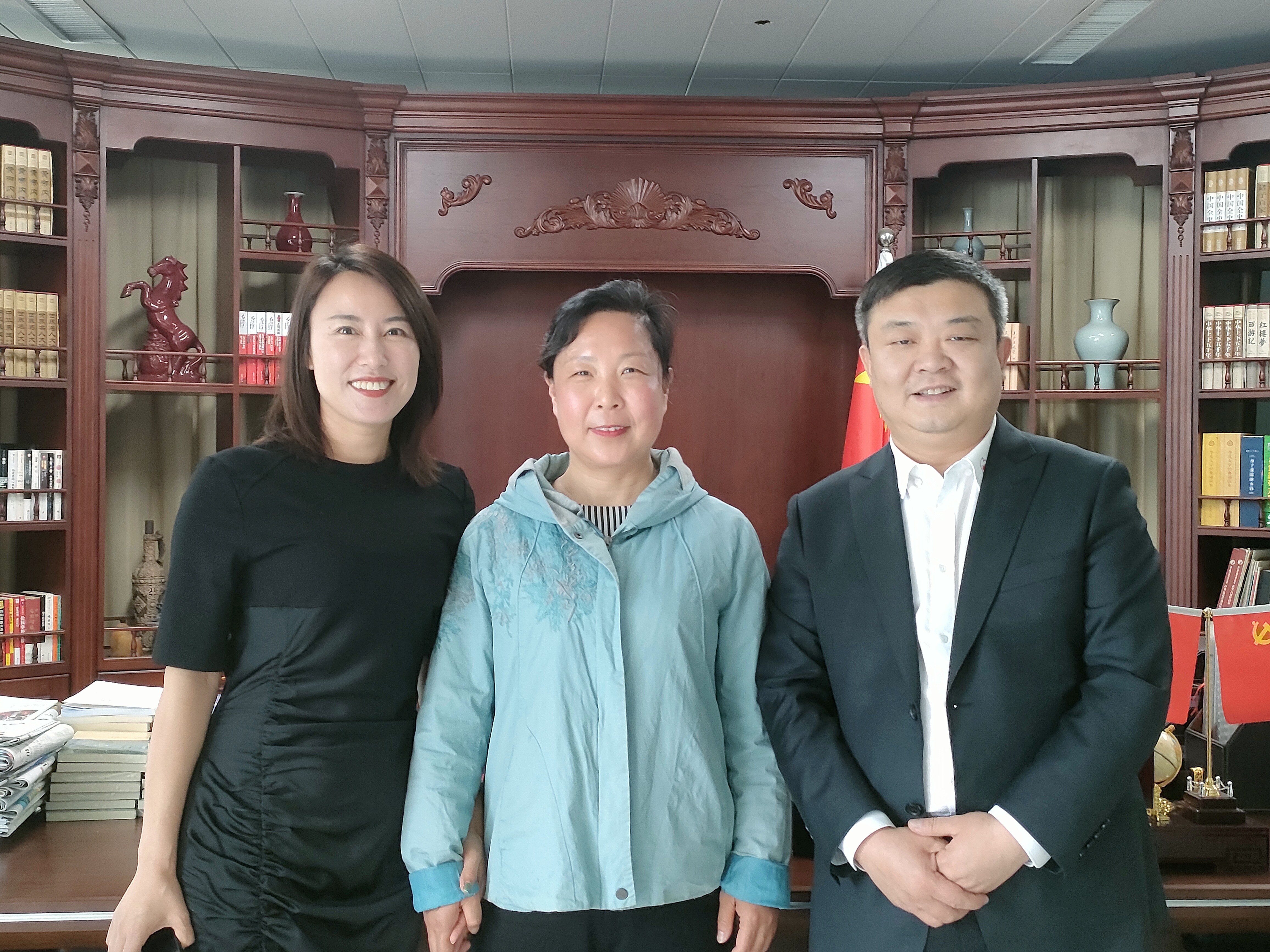 纪琼院长十年前学员范磊老师来看望院长！