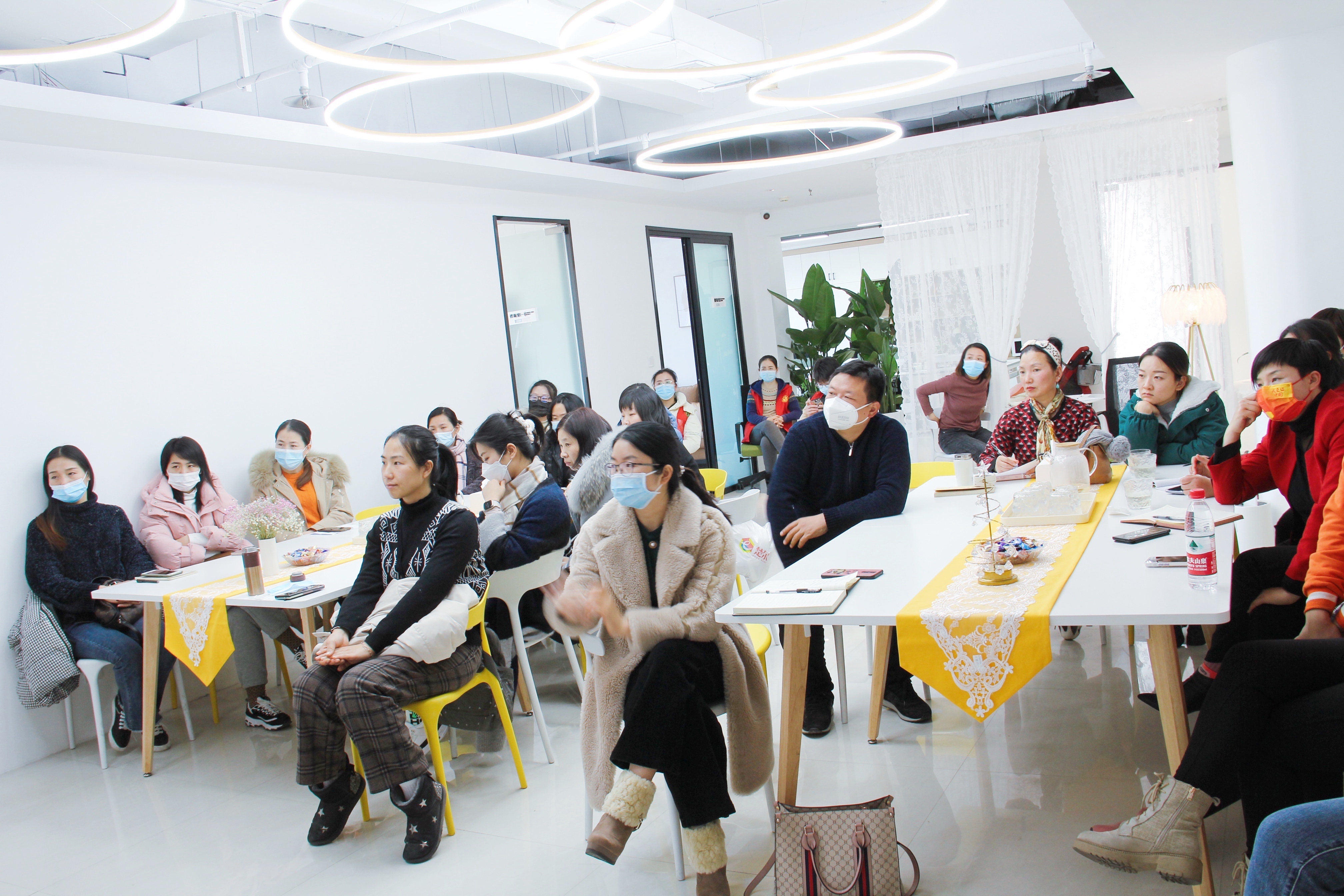 心时代||“暖光心理”公益行之港湾社区