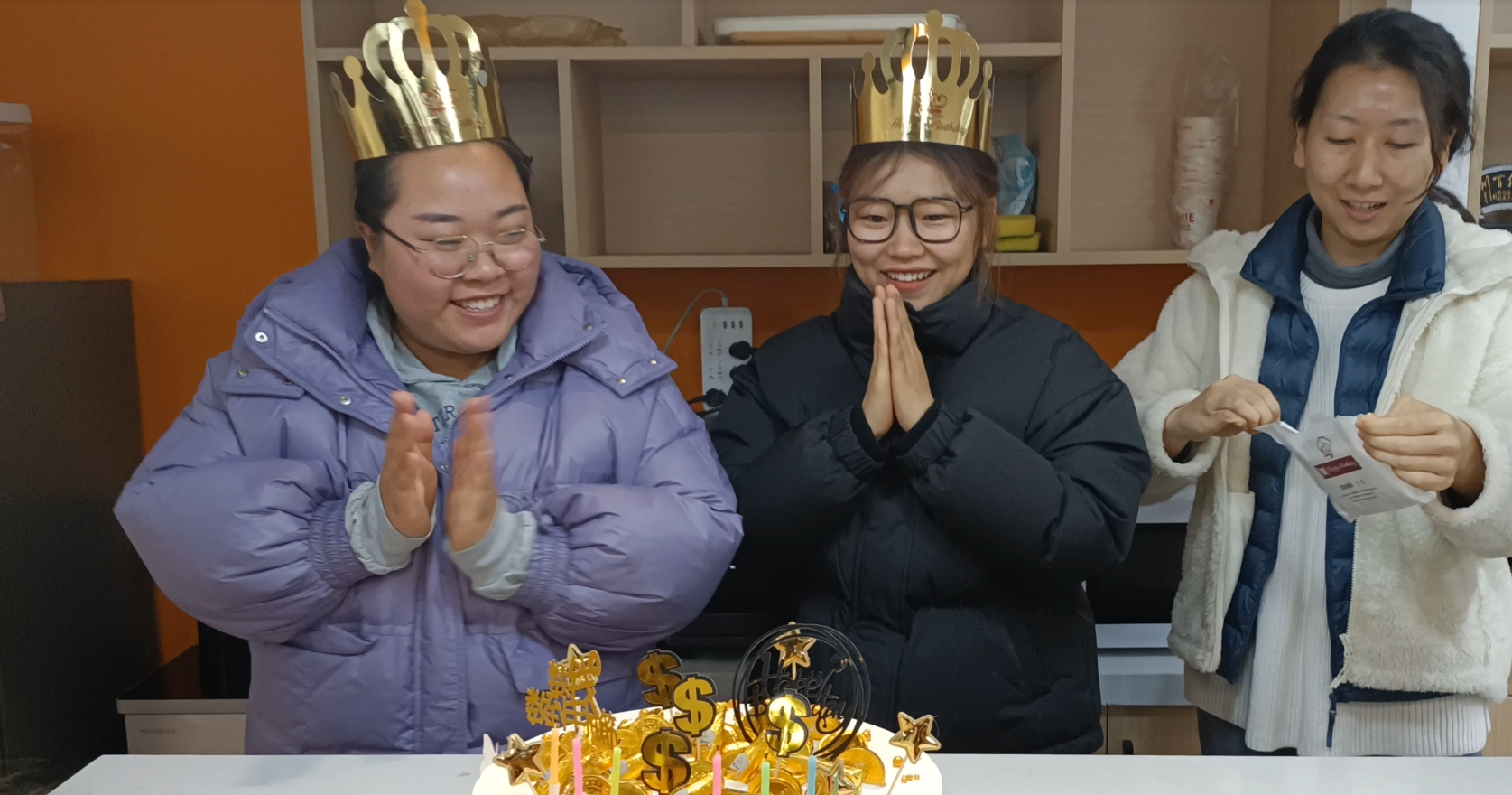 心时代父母生日会：祝紫娟、婷婷生日快乐！