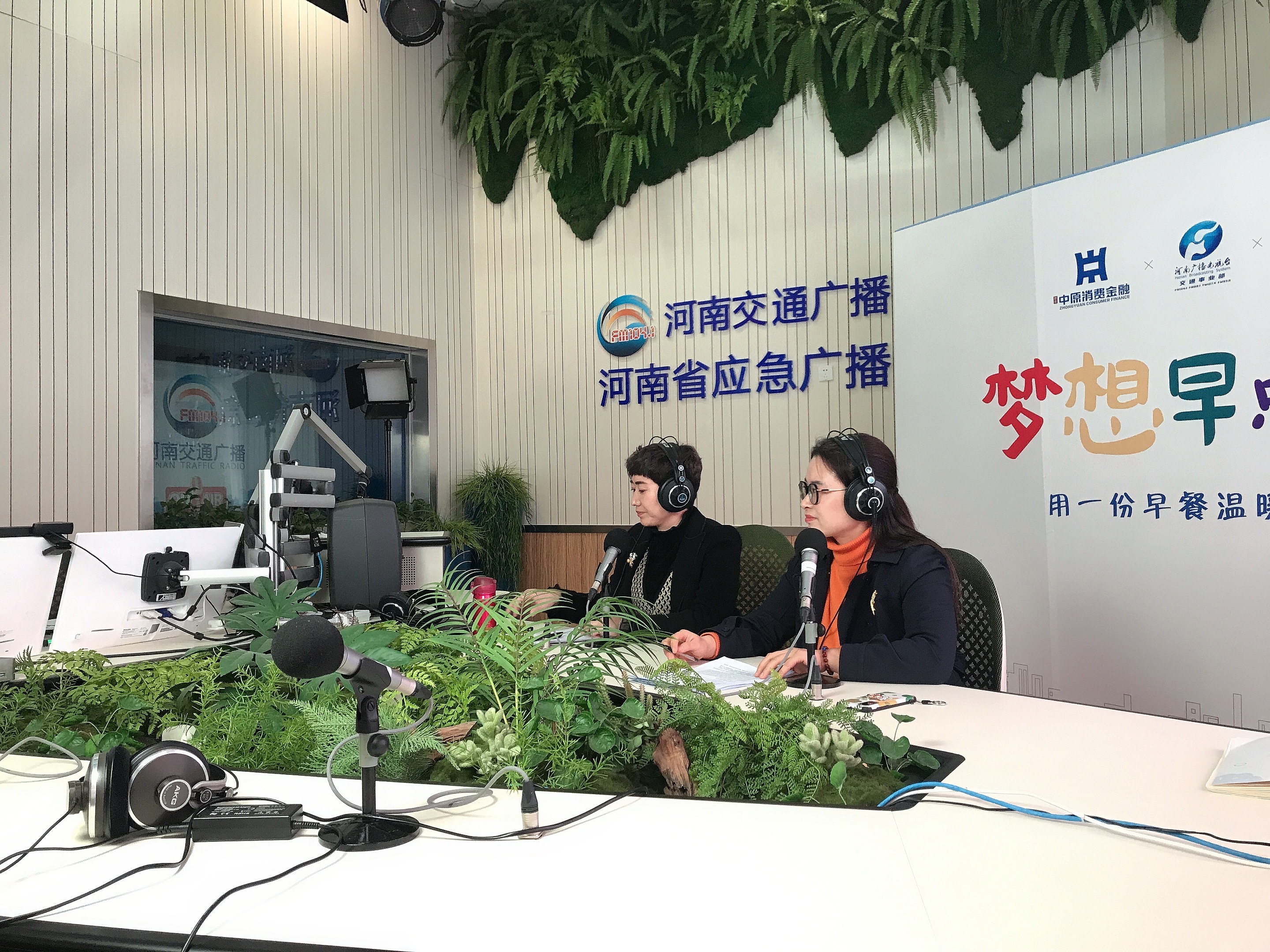 心时代||家庭教育不只是“家事”也是“国事”