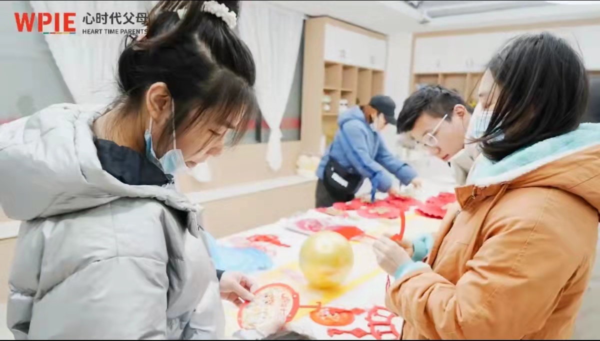 心时代父母“学习型”春节——一口铁锅的故事