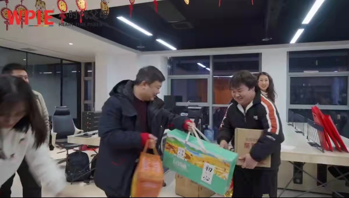 齐聚餐