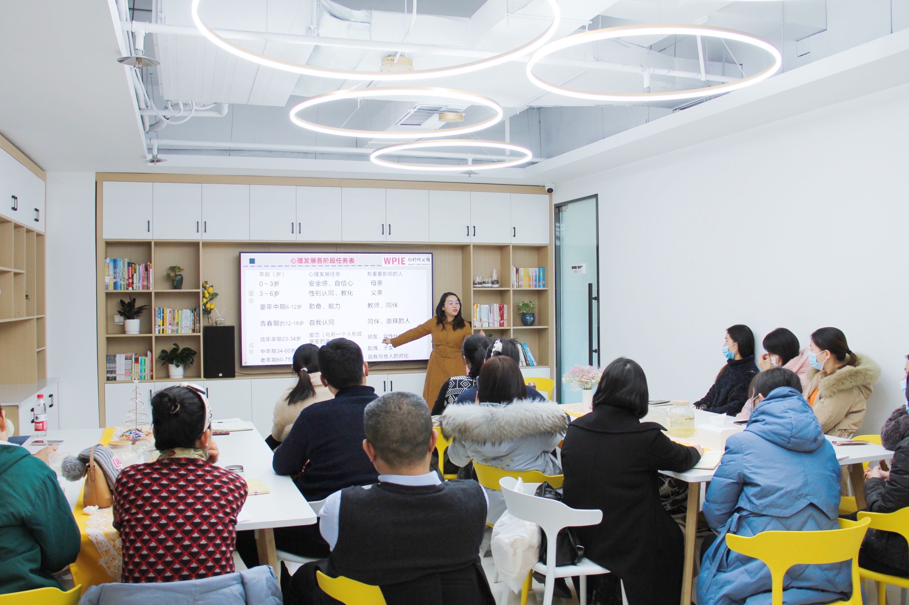 心时代||“暖光心理”公益行之港湾社区