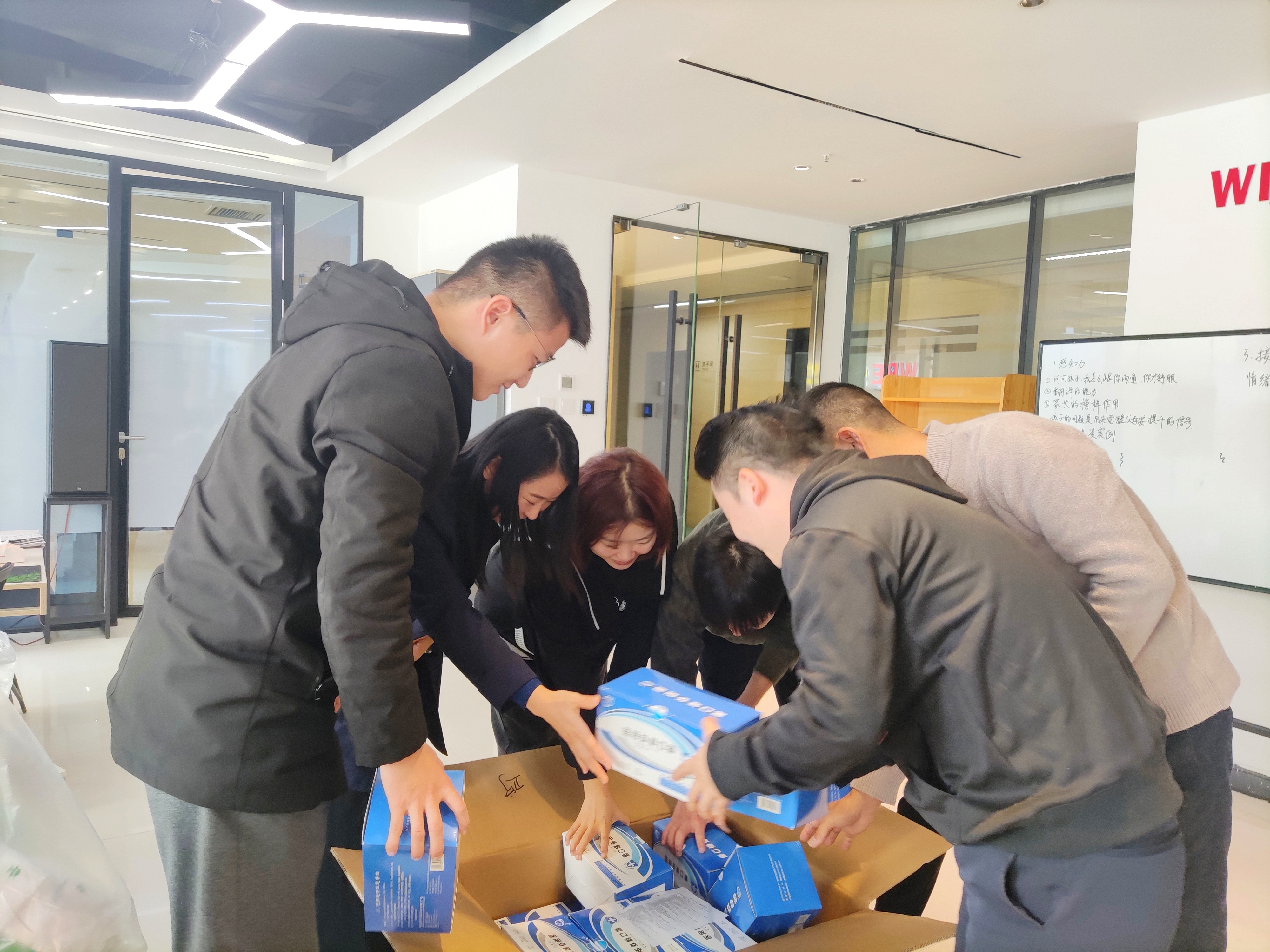 魏文丽老师来公司问候院长