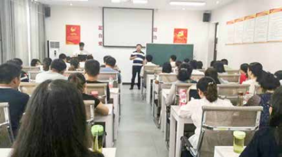 郑州 52 中和夏邑县的教师进行心理健康培训