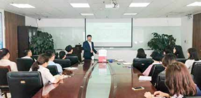 落地成都， 上午开启好医生药业集团福能源商学院课程《从 霍桑实验到领导力训练》