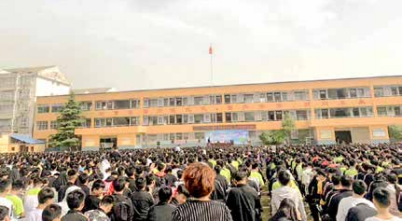 海勇导师受邀走进鹿邑实验中学授课《学习开启世界，心灵点亮人生》