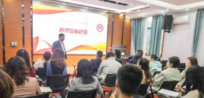 纪琼院长受邀走进六十三中，授课《班主任心智模式》