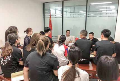 纪琼院长在贵宾接待室举行心时代父母的“生活会”