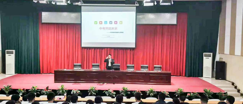 海勇导师走进硕爵中学授课