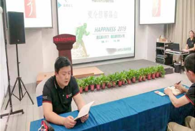 纪琼院长在会议室举行《夏令营筹备会》