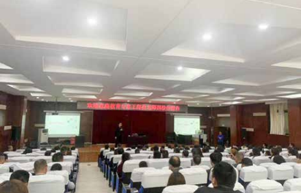 《家校携手同心协力，  共铸孩子美好未来》