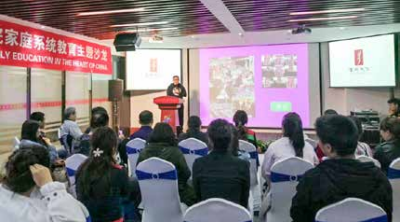   纪琼院长高级讲师班学员李明老师，走进心时代，为心时代学员 们带来一堂精彩的珠宝鉴赏专业盛宴