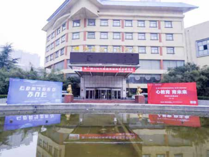全体伙伴为 1 月 11 号第一届心时代家庭系统教育高峰论坛做准备！