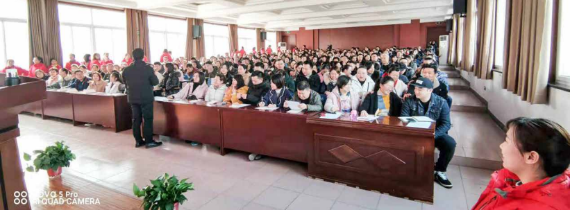 心时代父母王海勇导师受邀走进二七区实验幼儿园，为全体园所家长 400 余人授课《3—6 岁家庭教养重点》