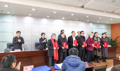  热烈祝贺心时代父母海勇导师和顾问周慧玲老师双双荣获 2019 年“青少年 德育宣讲专家”的光荣称号！