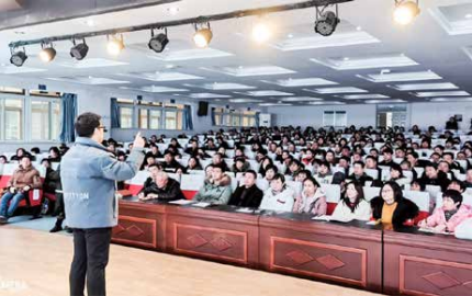 心时代父母受邀走进郑州 103 中学授课