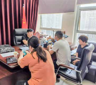 王纪琼院长又开始了一整天的一对一咨询