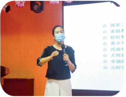 心时代父母靳育辉老师走进郑州市第四十九中