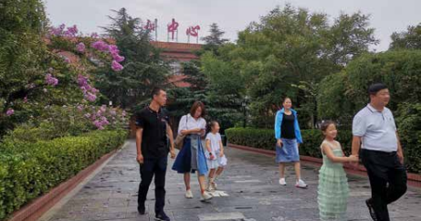 纪琼院长又携家人、淋总、宋老师及工程部的小伙伴们来到心时 代父母另一训练基地——登封文惠山庄，为近期即将召开的《家庭系统教育导师班》进行实地勘察