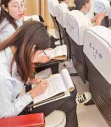 王纪琼院长受邀为新乡市平原新区凤湖小学全体家长老师做培训！