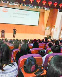 王纪琼院长受邀走进新乡市平原新区平原外国语学校授课！