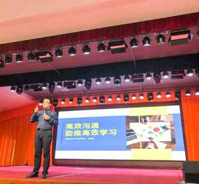 王海勇导师受邀走进宏伟学校！
