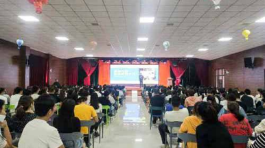 王海勇导师受邀走进宏伟学校！