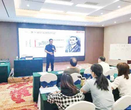 王海勇导师受邀为郑州市第三十九中学老师做培训！