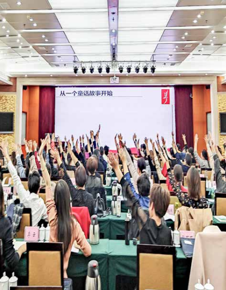 王纪琼院长受邀为河南省基层妇联组织成员示范培训班授课