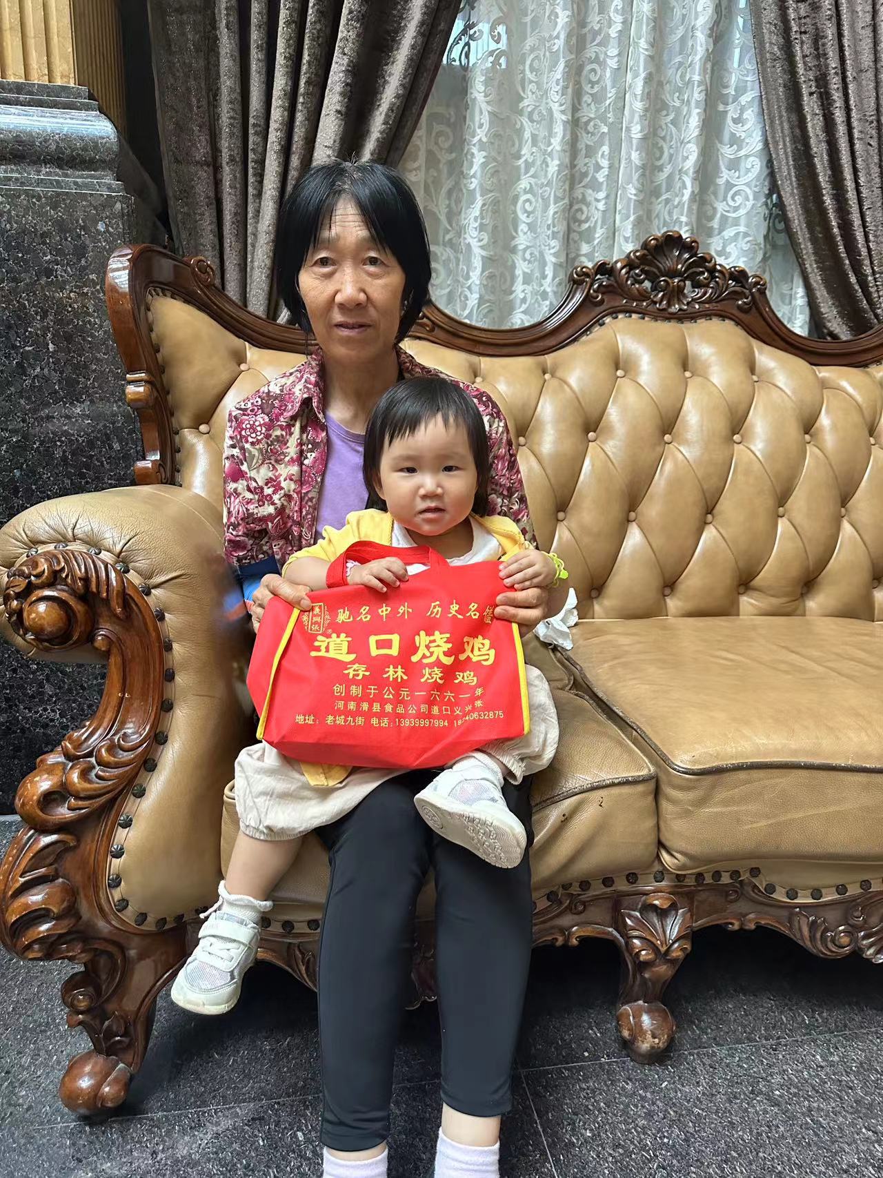 商学院密训给老人送烧鸡