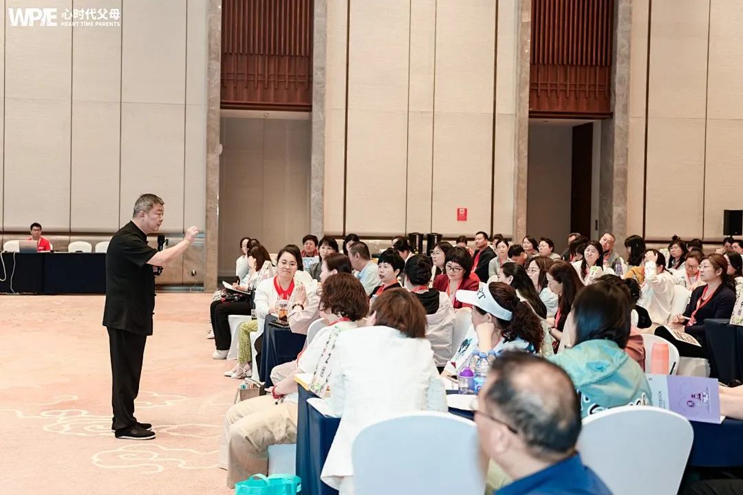 从“拖延论文”到人生破局：院长现场教学揭示“耐心+实力”的沟通力量！