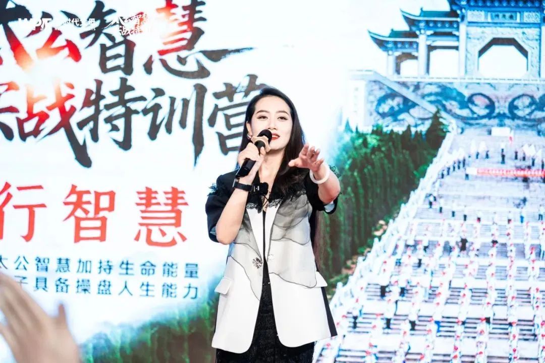 演说即能量：泳瑱老师用高手思维，教你如何在困境中涅槃重生