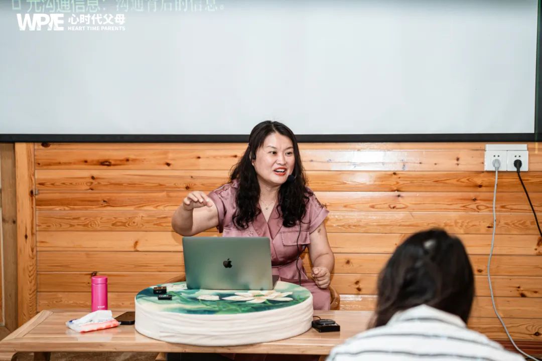 十年里，婆婆掌控全局，丈夫成为“传声筒”，我的声音被淹没......孩子的厌学信号终于让我看清了这一切