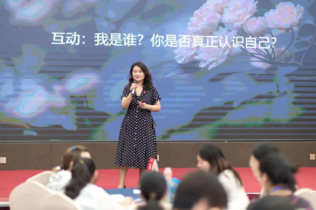 十年里，婆婆掌控全局，丈夫成为“传声筒”，我的声音被淹没......孩子的厌学信号终于让我看清了这一切