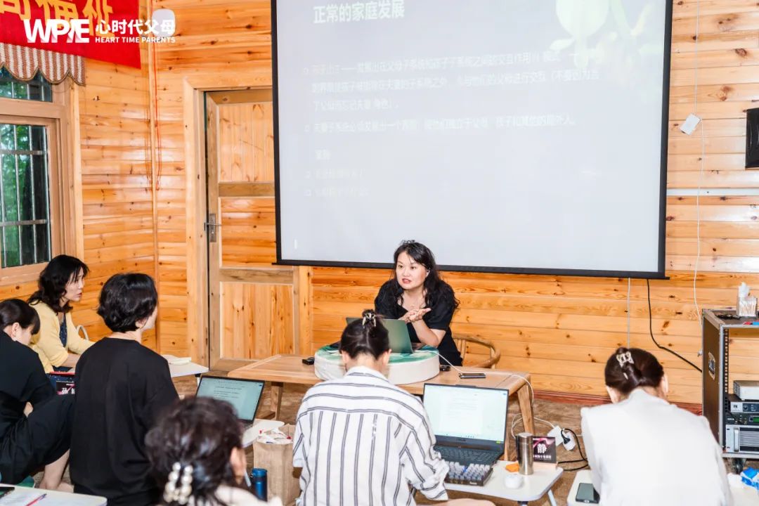 十年里，婆婆掌控全局，丈夫成为“传声筒”，我的声音被淹没......孩子的厌学信号终于让我看清了这一切