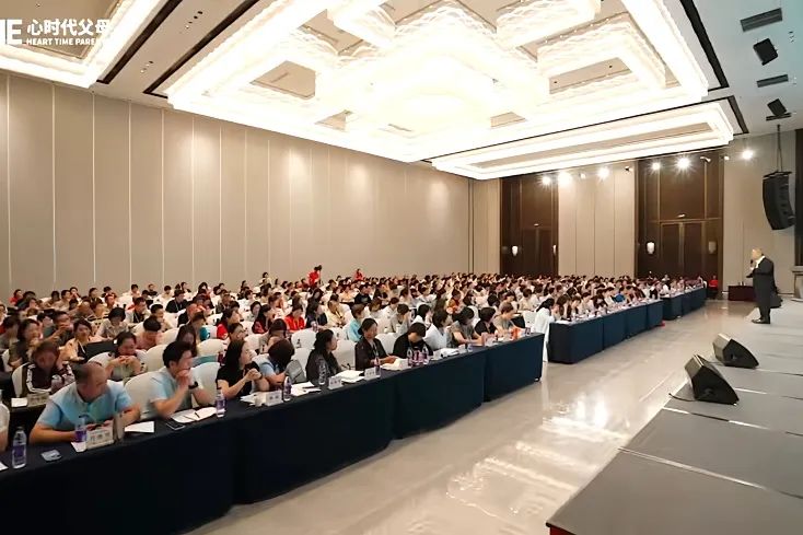 【纪琼院长导师班】请纪琼院长吃西瓜，他不仅不吃，还......