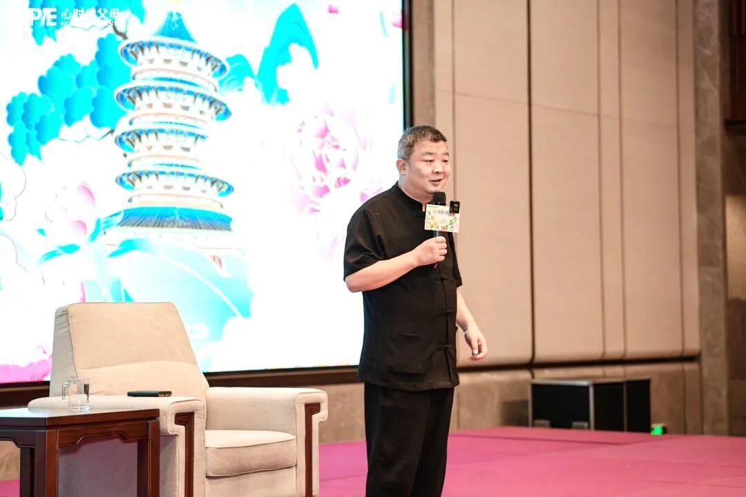 “你怎么这么笨呀，粥都拿不好！”——把粥弄洒后，妈妈的反应又是多少家长教育的误区