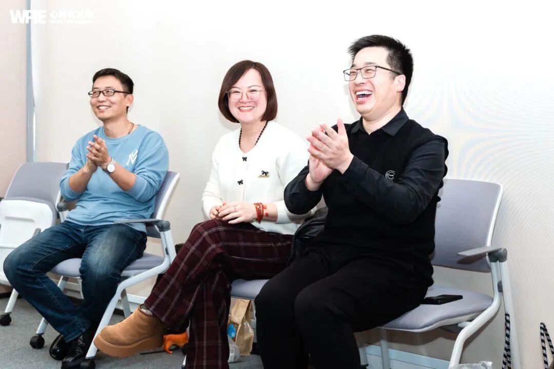 “饭前不准吃！”面对老爸的怒吼，5岁娃如何当着爸爸的面吃下这碗方便面