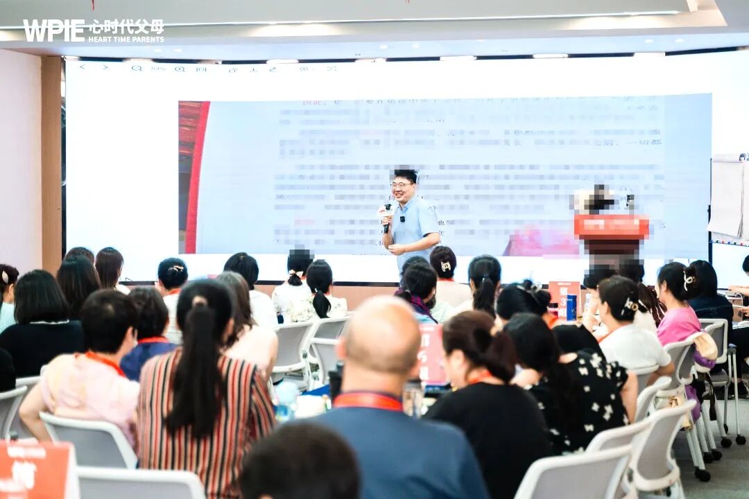 【兆鹏老师心理咨询实操班】18岁女儿痛哭控诉:“妈妈无微不至的爱,让我喘不过气!”